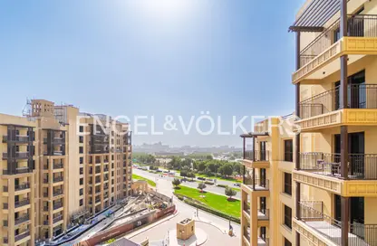Apartment - 1 Bedroom - 2 Bathrooms for rent in Al Jazi 3 - Madinat Jumeirah Living - Umm Suqeim - Dubai