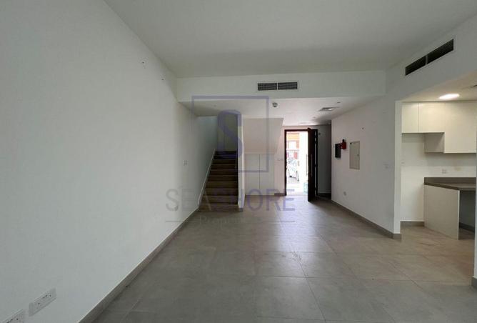 2-bed townhouse in Al Ghadeer 2 · Maid's room — photo 3