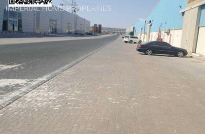 Warehouse - Studio - 2 Bathrooms for rent in Umm Al Thuoob - Umm Al Quwain
