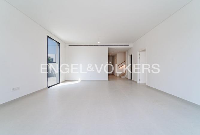 4-bed townhouse in Jebel Ali Village Townhouses · Upgraded · Corner unit — photo 2