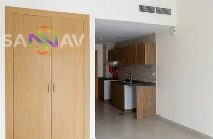 Apartment - 1 Bathroom for rent in May Residence 3 - May Residence - District 10 - Jumeirah Village Circle - Dubai