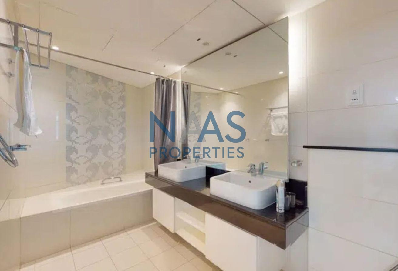 Pool View | Prime Location | Elegant Apartment photo 11