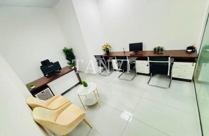 Office Space - Studio - 1 Bathroom for rent in Red Avenue - Al Garhoud - Dubai