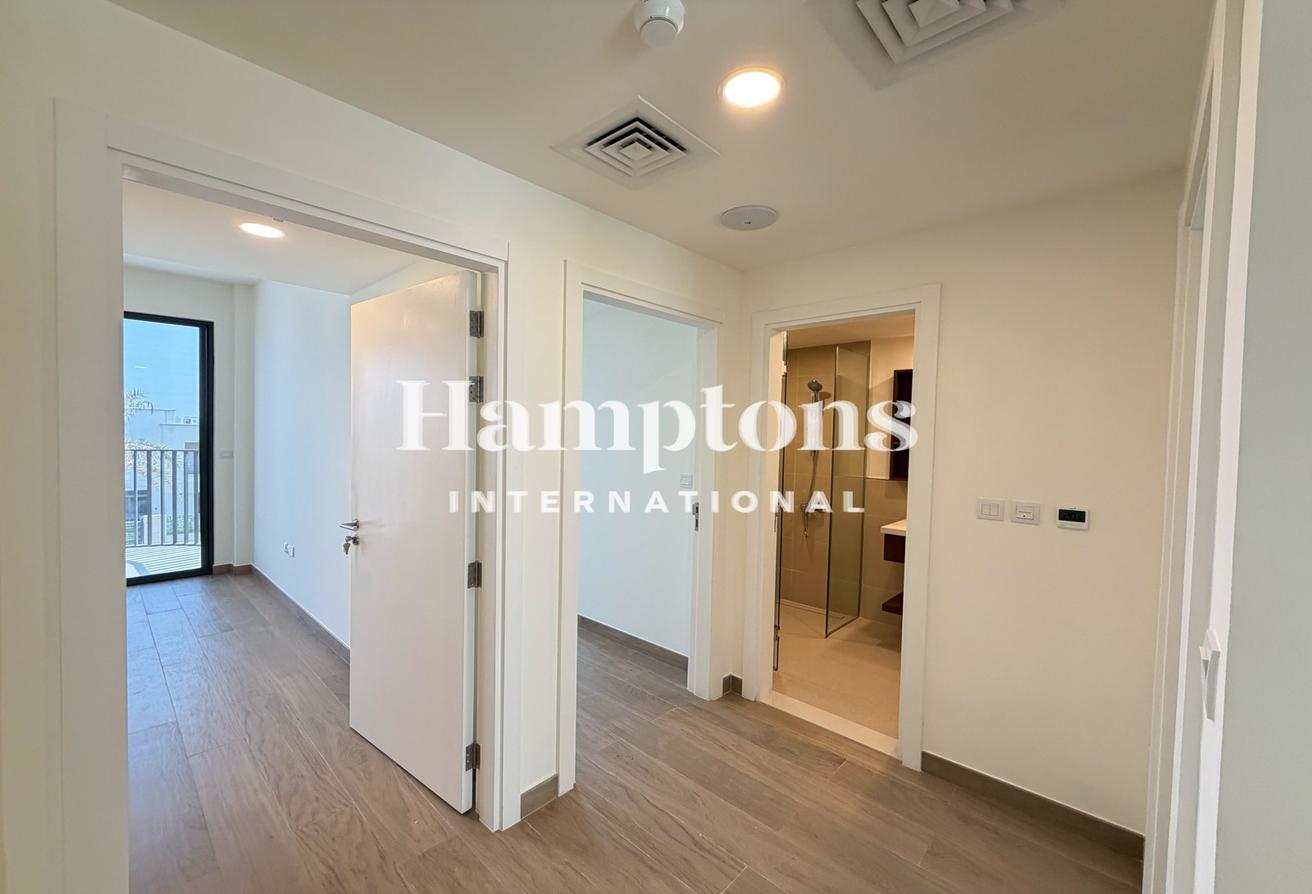 Dublex | Ready To Move In | Semi Furnished photo 4