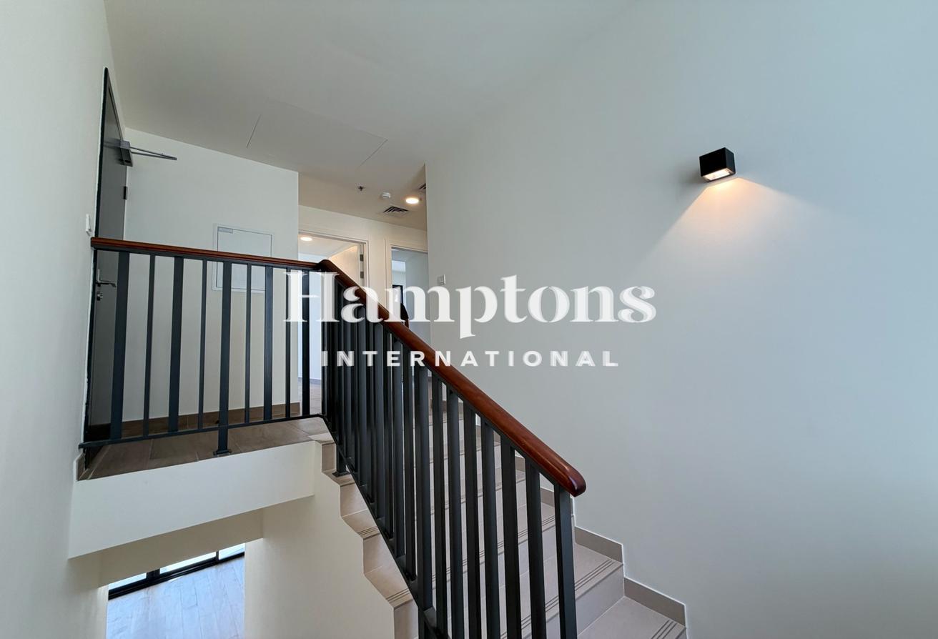 Dublex | Ready To Move In | Semi Furnished photo 9