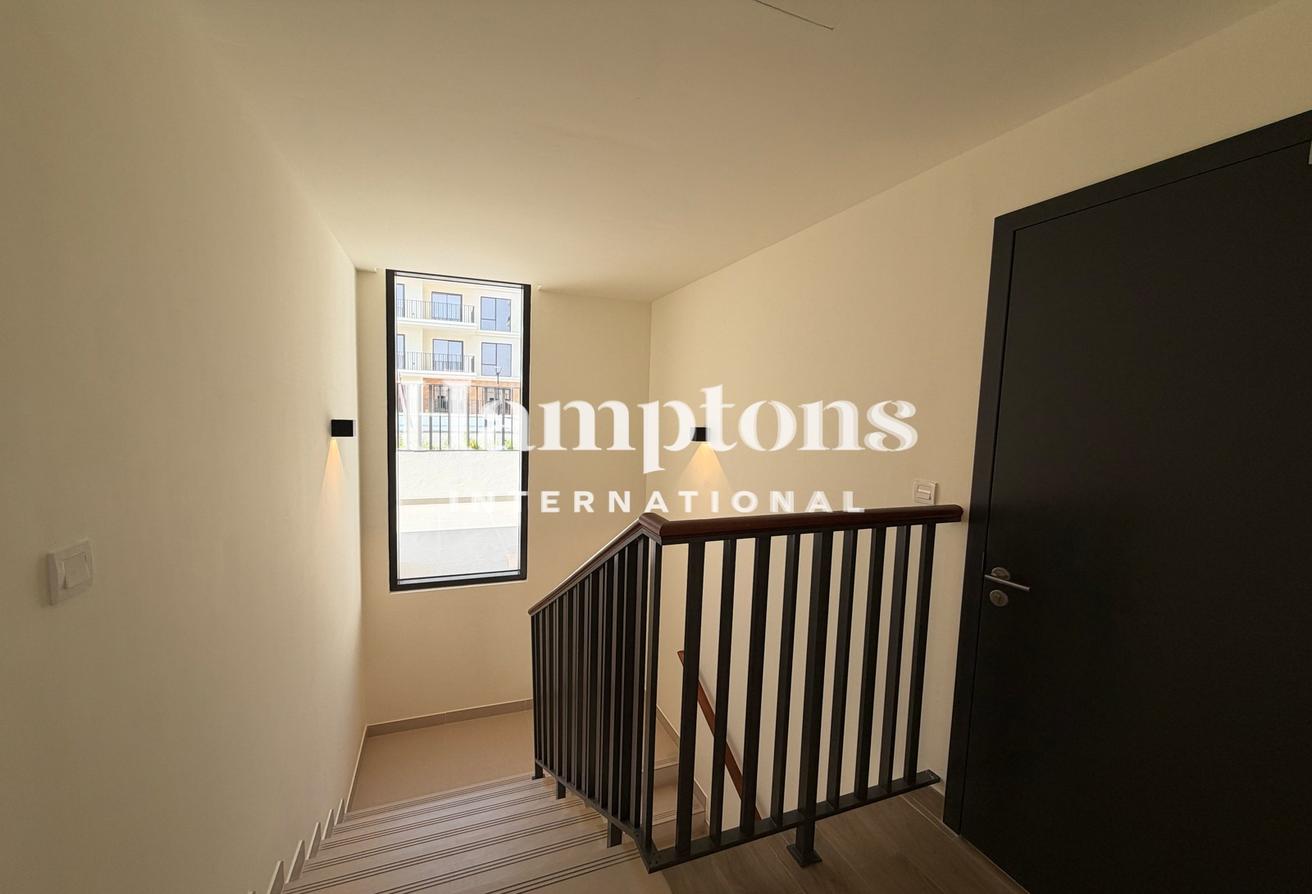 Dublex | Ready To Move In | Semi Furnished photo 8