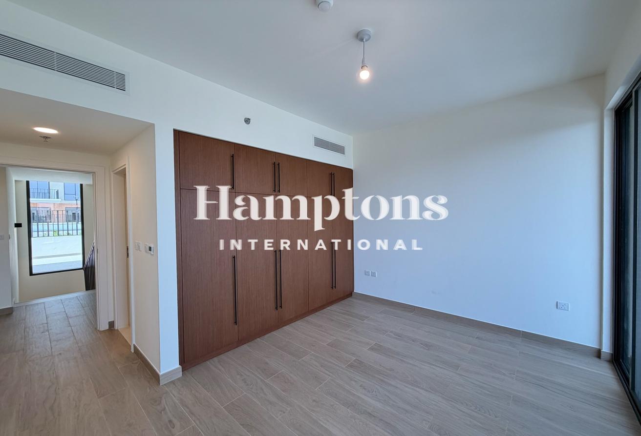 Dublex | Ready To Move In | Semi Furnished photo 14