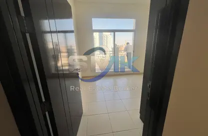 Apartment - 2 Bedrooms - 3 Bathrooms for rent in Mazaya 11 - Queue Point - Liwan - Dubai Land - Dubai