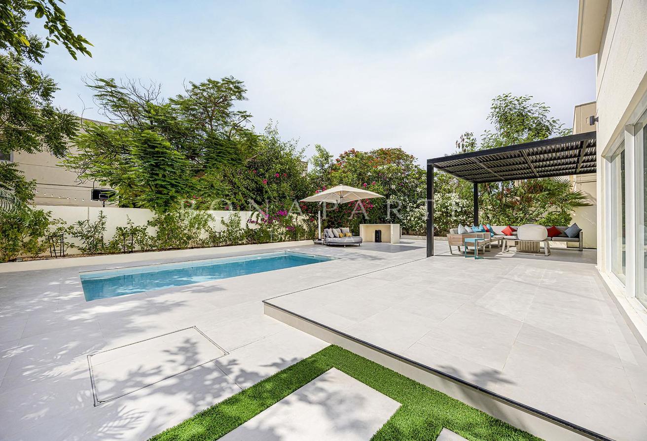 Upgraded | Exclusive Villa | Private Pool photo 2