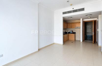 Apartment - 1 - 1 for rent in Mayfair Residency - Business Bay - Dubai