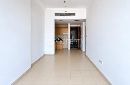 Apartment - 1 - 1 for rent in Mayfair Residency - Business Bay - Dubai