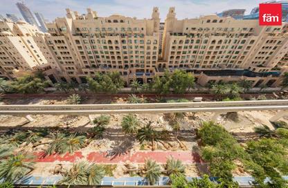 Apartment - 2 Bedrooms - 3 Bathrooms for rent in Al Anbara - Shoreline Apartments - Palm Jumeirah - Dubai