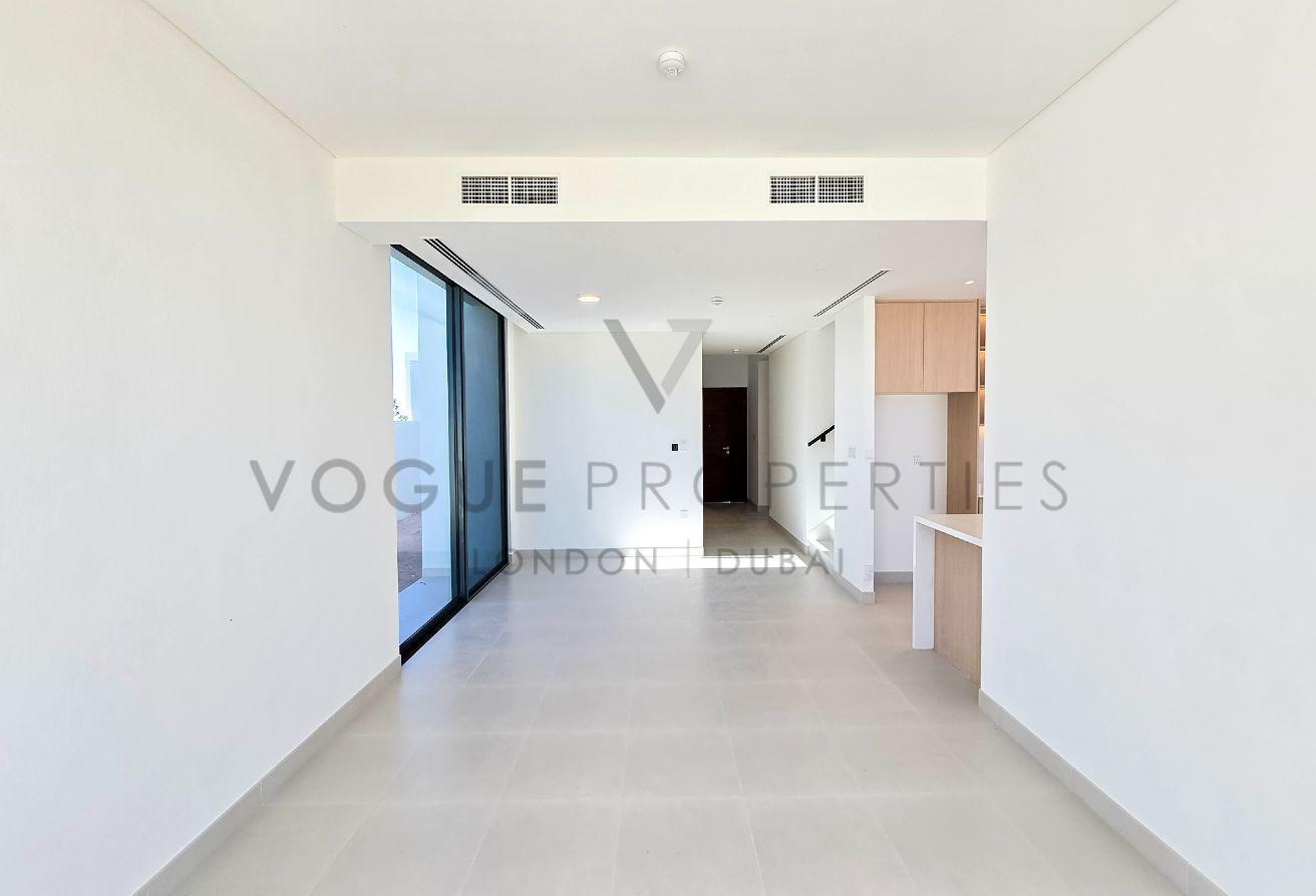 Corner Villa |Close to Amenities| Golf Course View photo 3
