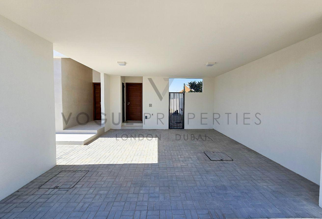 Corner Villa |Close to Amenities| Golf Course View photo 2