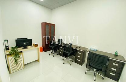 Office Space - Studio - 1 Bathroom for rent in Red Avenue - Al Garhoud - Dubai