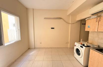 Apartment - Studio - 1 for rent in Fire Station Road - Muwaileh - Sharjah