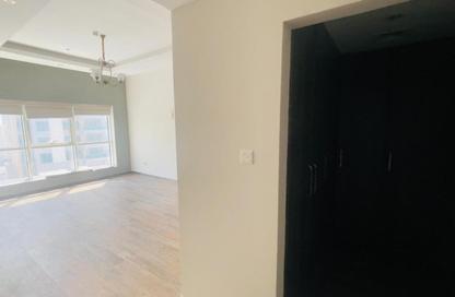 Apartment - 2 Bedrooms - 3 Bathrooms for sale in Al Shahd Tower - Al Khan Lagoon - Al Khan - Sharjah Apartment - 2 Bedrooms - 3 Bathrooms for sale in Al Shahd Tower - Al Khan Lagoon - Al Khan - Sharjah