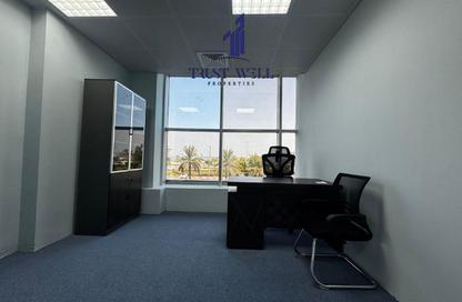 Business Centre - Studio - 4 Bathrooms for rent in Al Sawari Tower - Al Khalidiya - Abu Dhabi