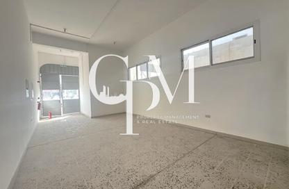 Shop - Studio for rent in Mussafah Industrial Area - Mussafah - Abu Dhabi