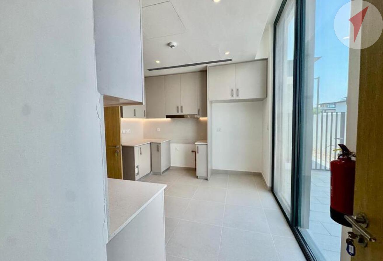 4BR + Maids Room | Unfurnished | Vacant Now photo 13