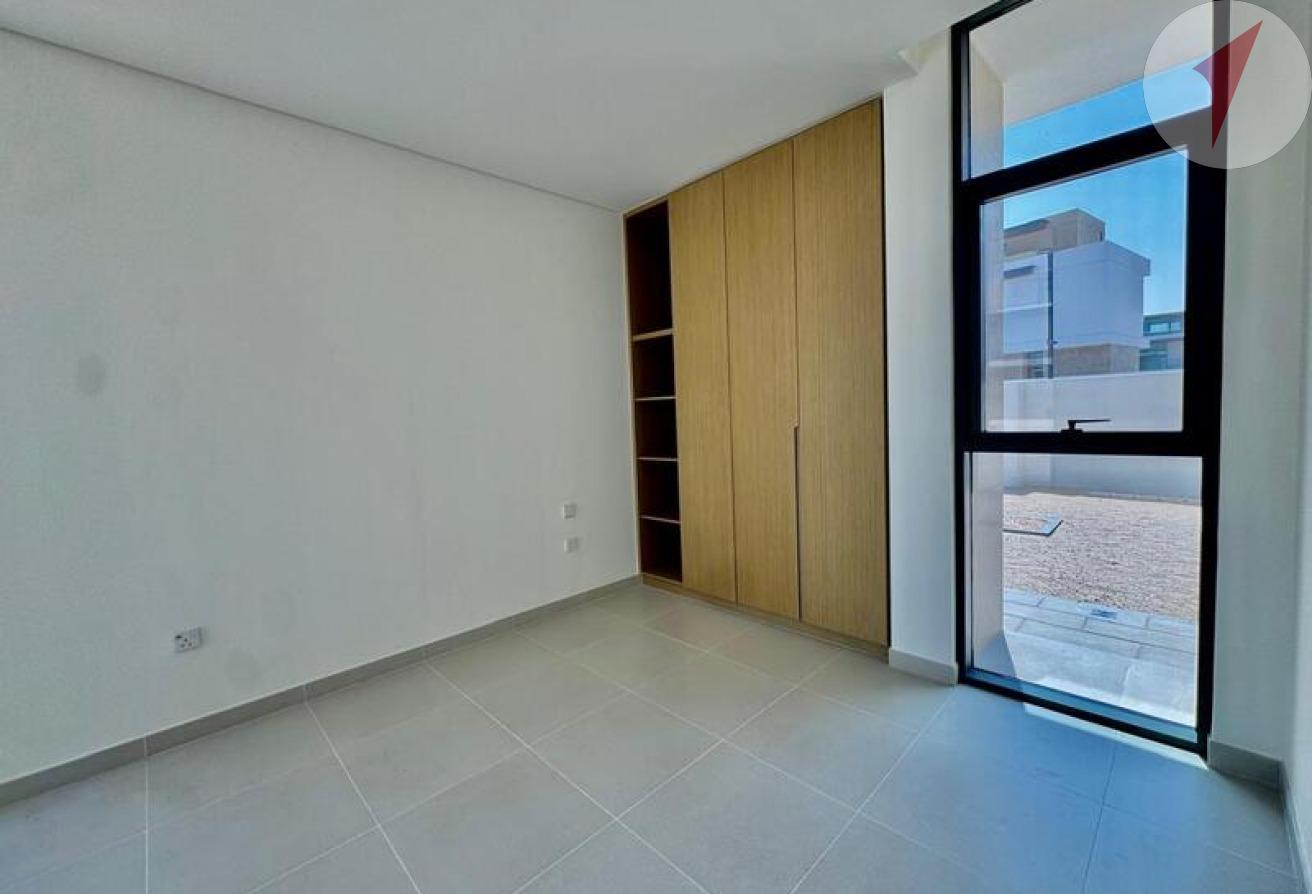 4BR + Maids Room | Unfurnished | Vacant Now photo 12