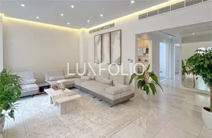 Villa - 4 Bedrooms - 5 Bathrooms for rent in Meadows 9 - Meadows - Dubai