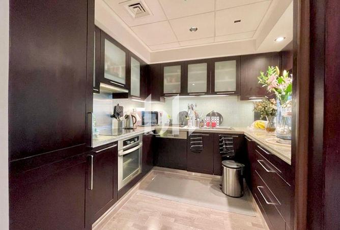 Unfurnished | Mid Floor | Community View photo 2