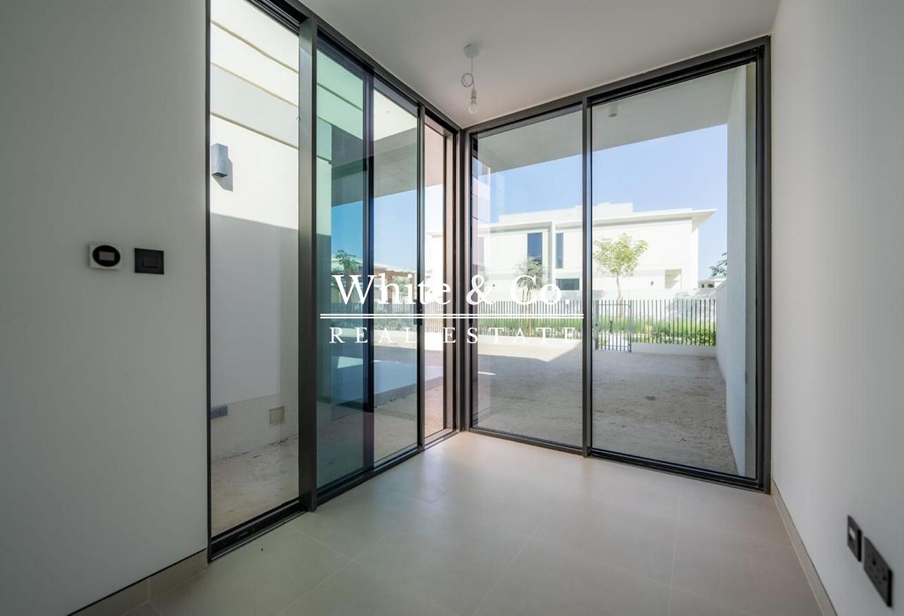 Park Backing | Corner Plot | PV Villa photo 12