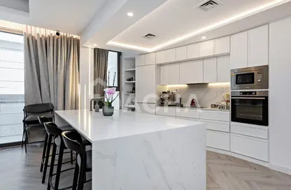 Apartment - 3 Bedrooms - 3 Bathrooms for sale in Azure - Dubai Marina - Dubai