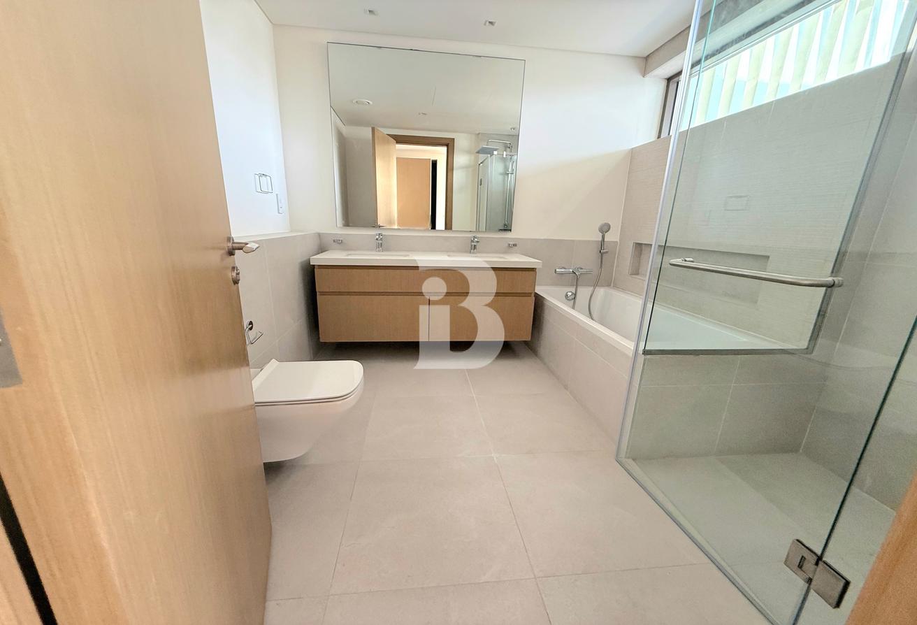 Single Row | 5 Bed Elevated Villa with Driver Room photo 14