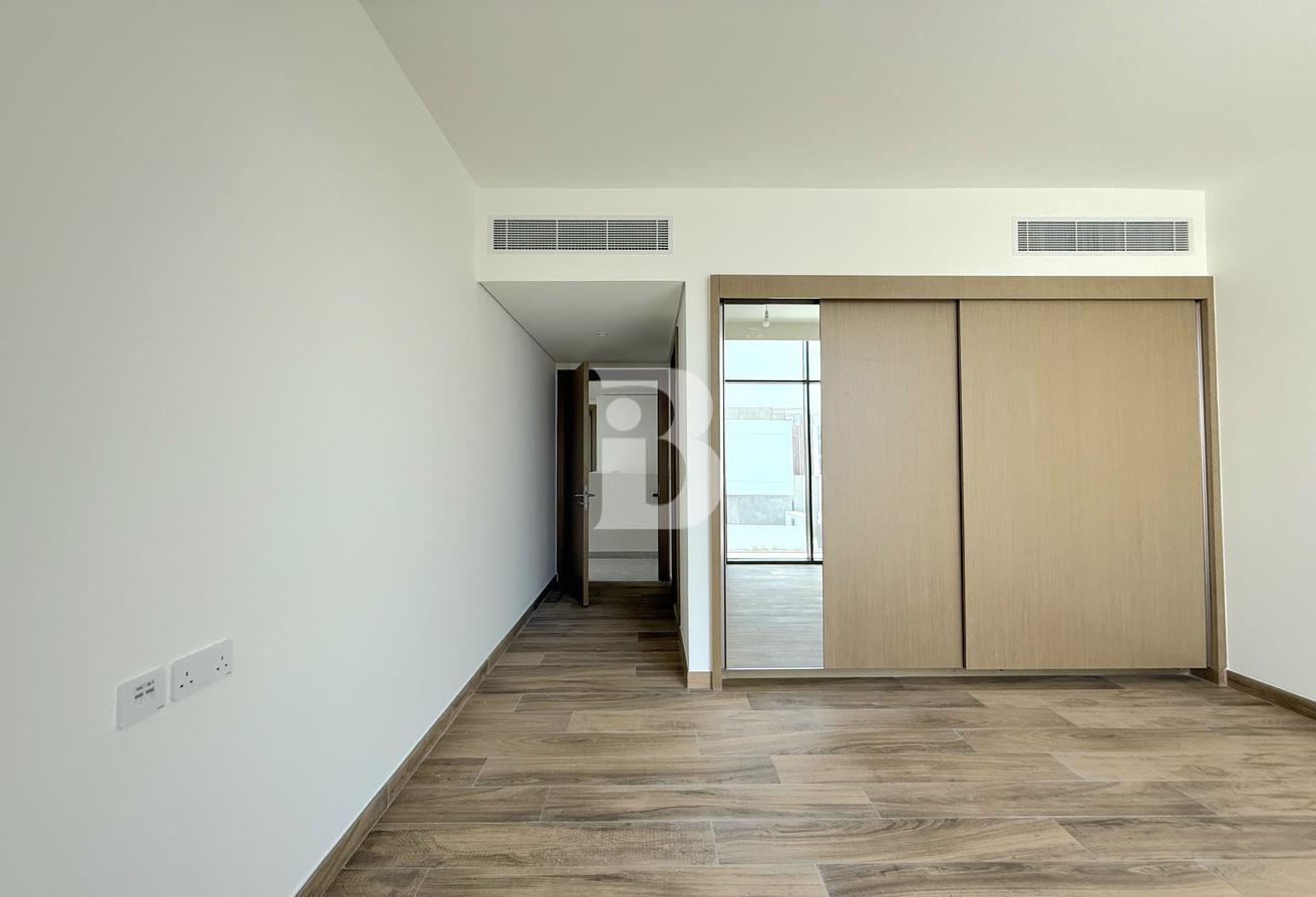 Single Row | 5 Bed Elevated Villa with Driver Room photo 18