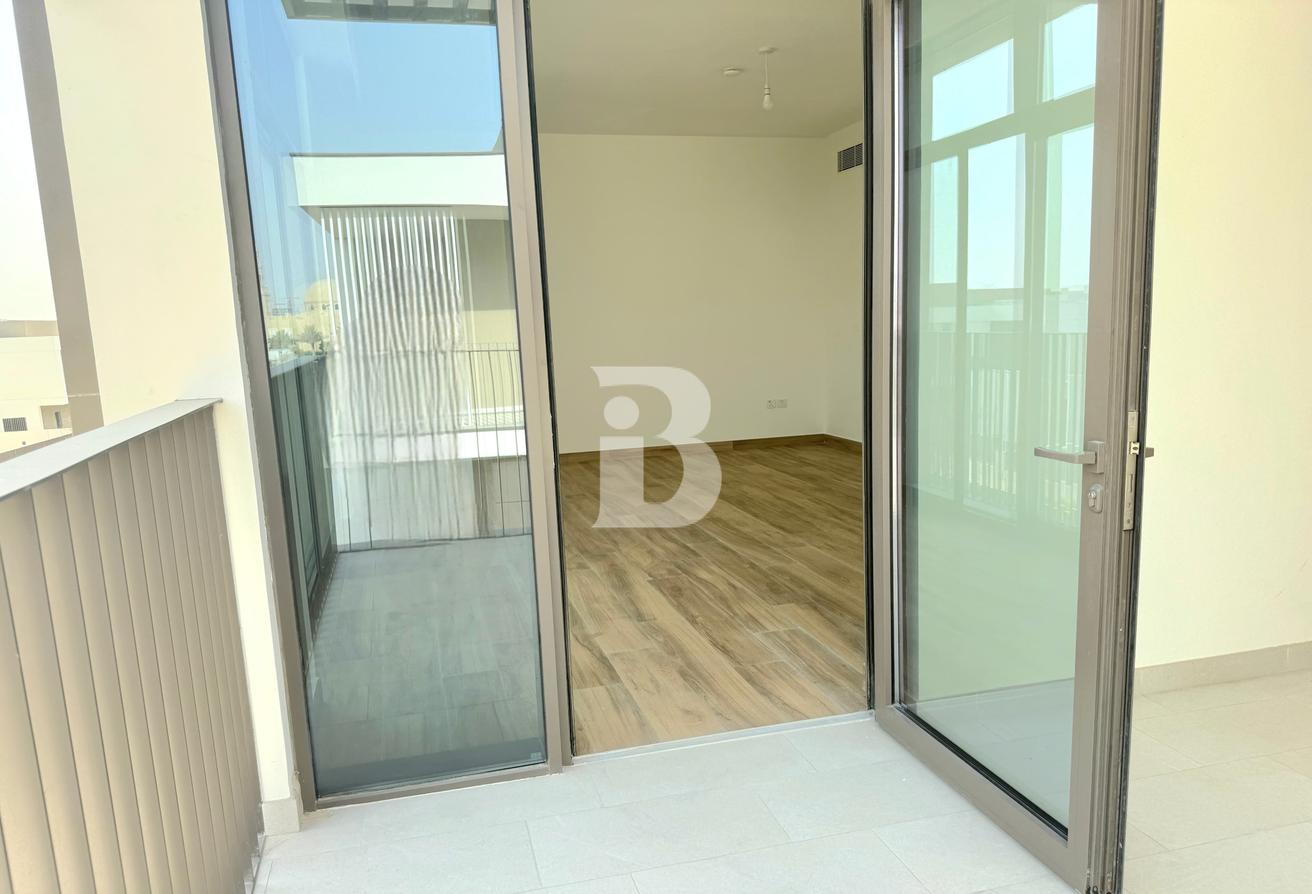 Single Row | 5 Bed Elevated Villa with Driver Room photo 12