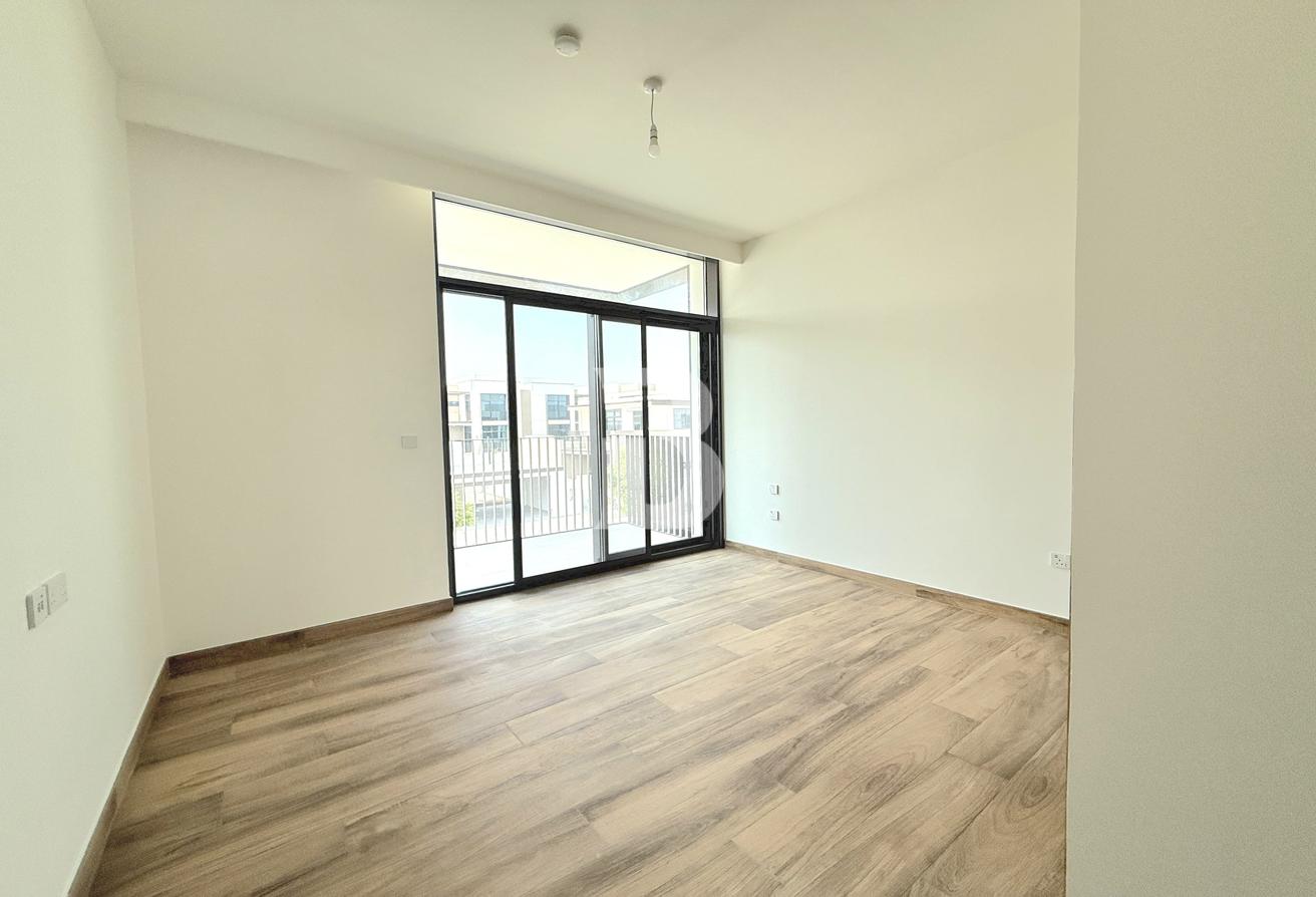 Single Row | 5 Bed Elevated Villa with Driver Room photo 16