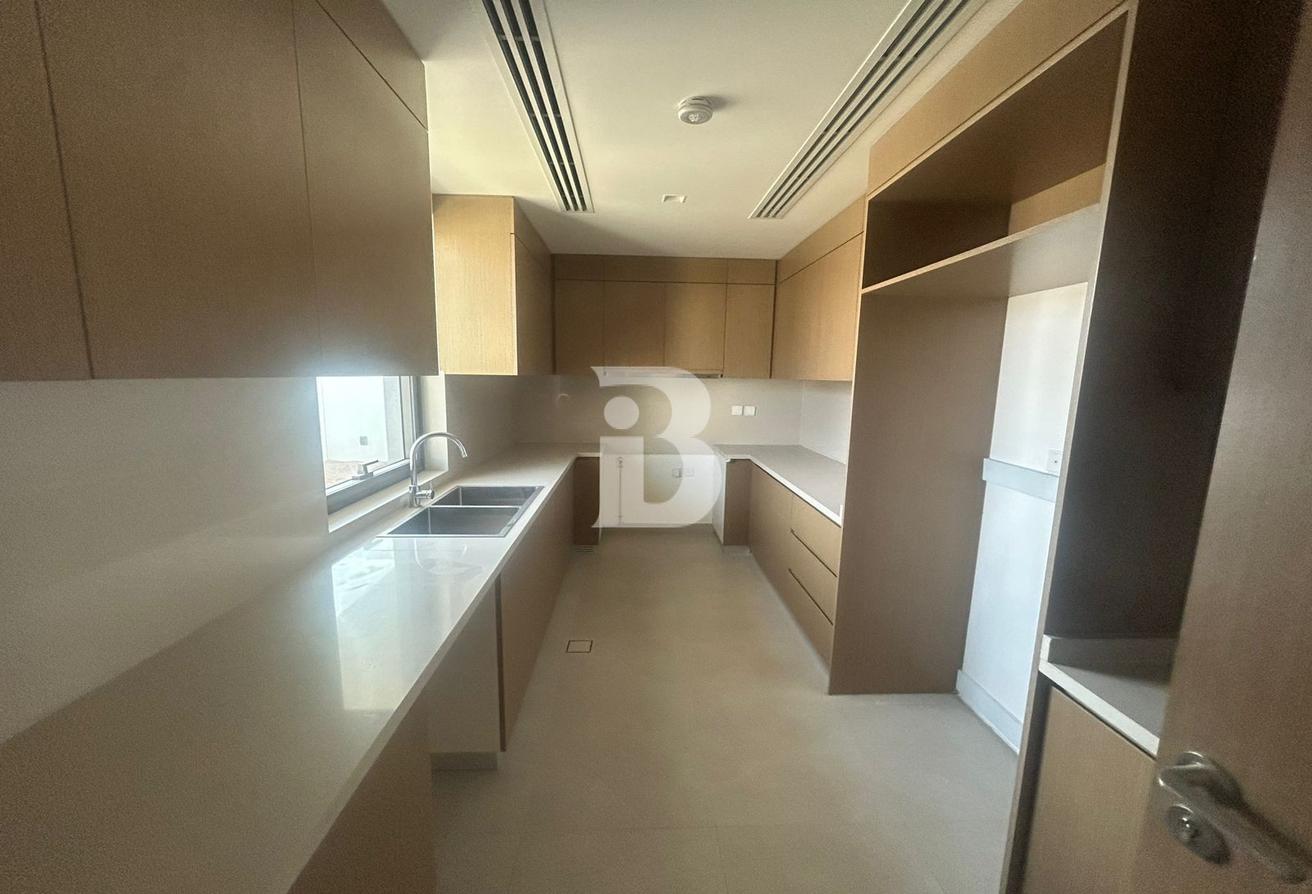 Single Row | 5 Bed Elevated Villa with Driver Room photo 9