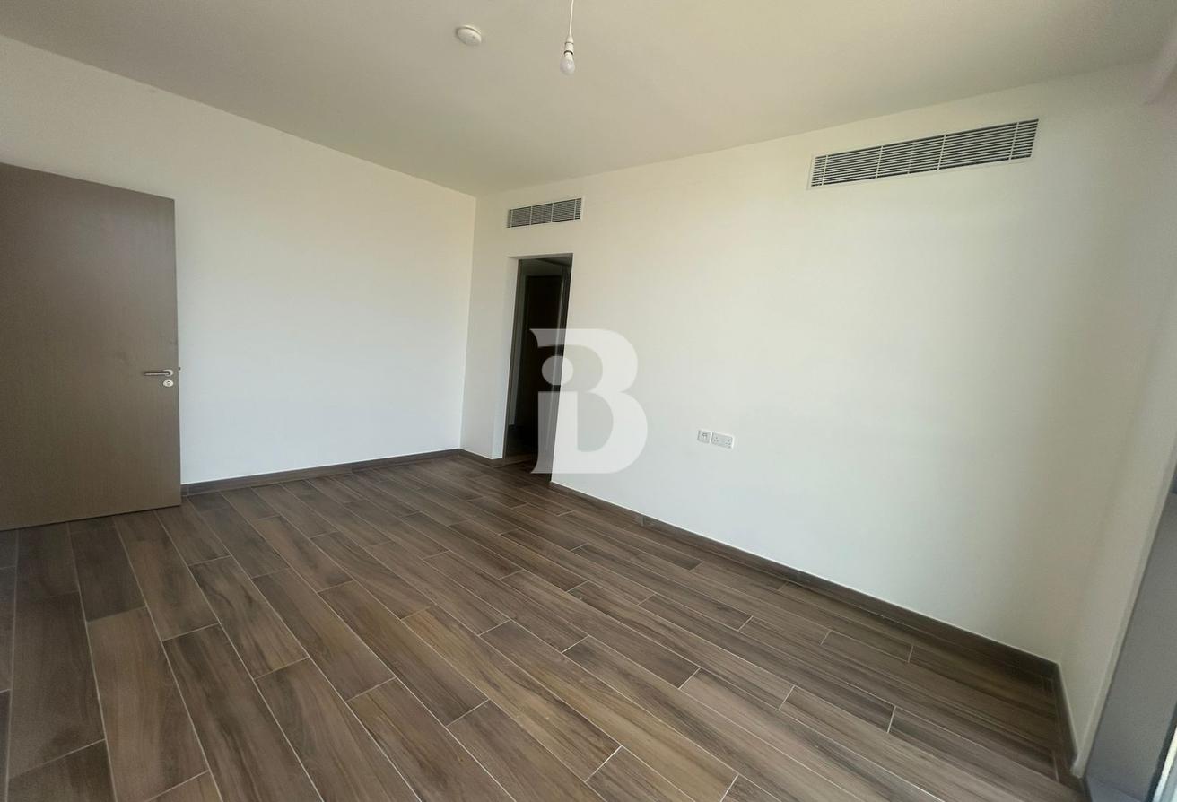 Single Row | 5 Bed Elevated Villa with Driver Room photo 7