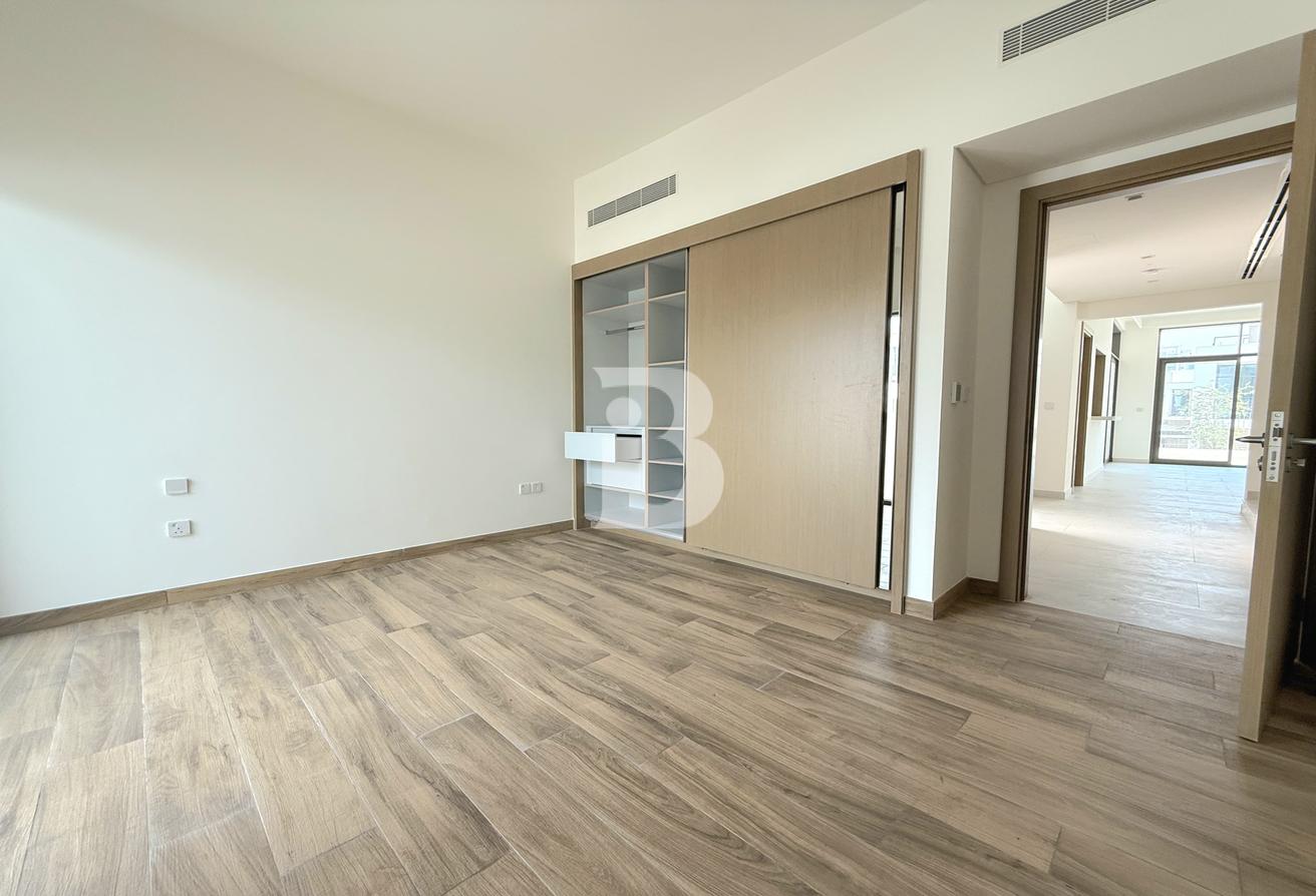 Single Row | 5 Bed Elevated Villa with Driver Room photo 13