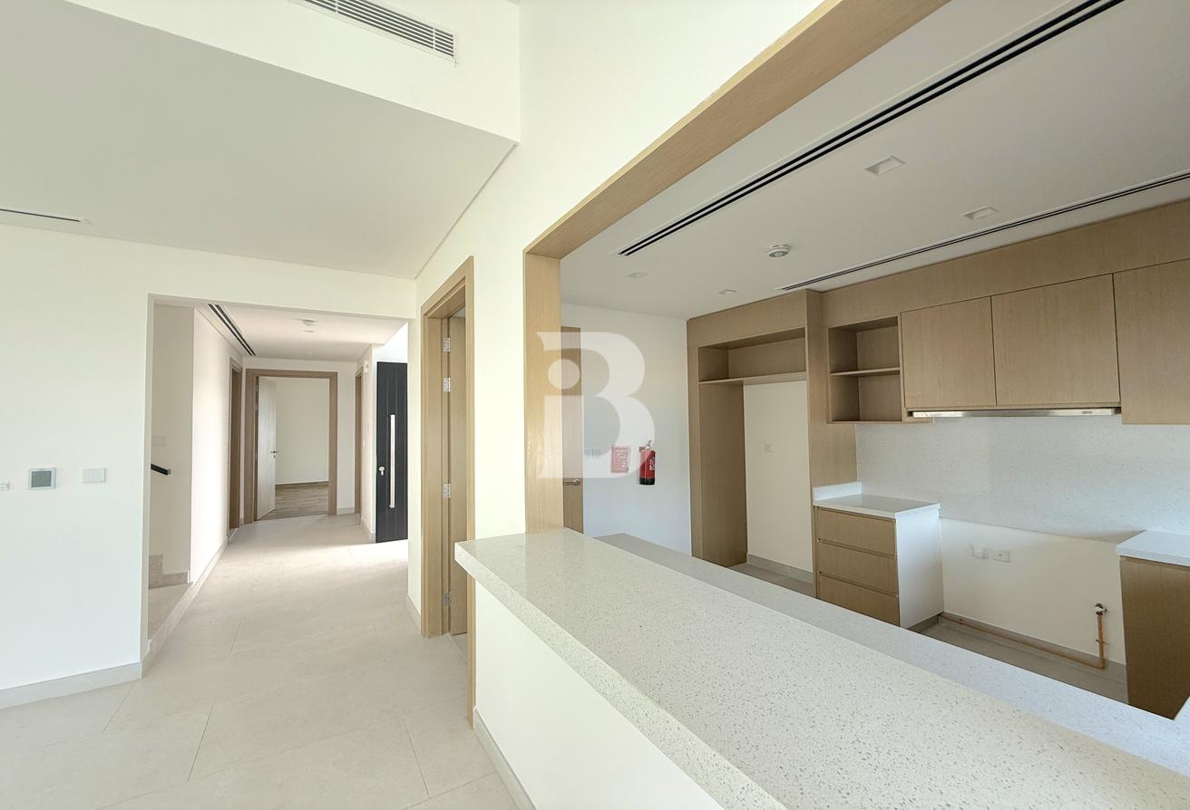 Single Row | 5 Bed Elevated Villa with Driver Room photo 11