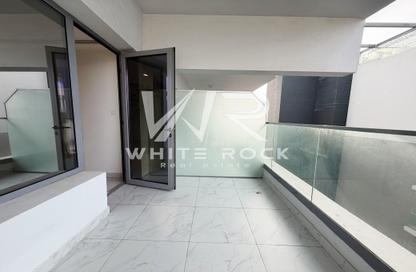 Apartment - 2 - 3 for rent in Oasis Residences - Masdar City - Abu Dhabi