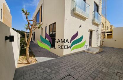 Villa - 5 Bedrooms - 5 Bathrooms for rent in Umm Suqeim 1 Villas - Umm Suqeim 1 - Umm Suqeim - Dubai