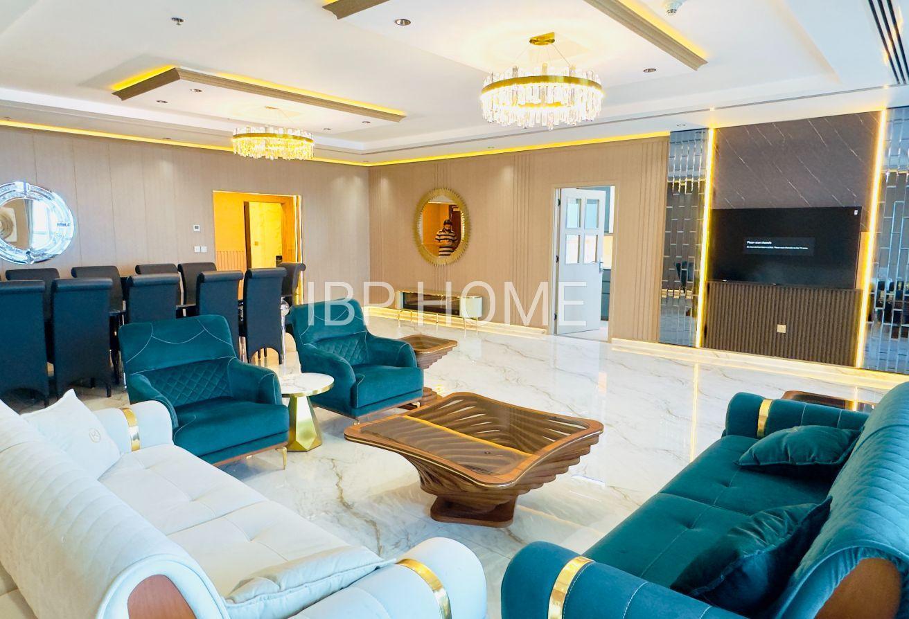 Premium 4BHK + Maid | Furnished |Upgraded | Vacant photo 4