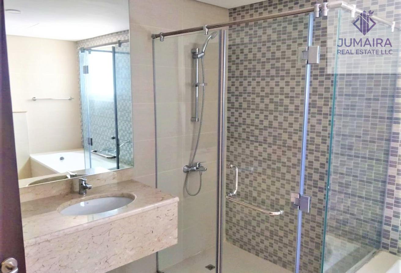 Bermuda Near the Beach Huge 3 BDR + maid