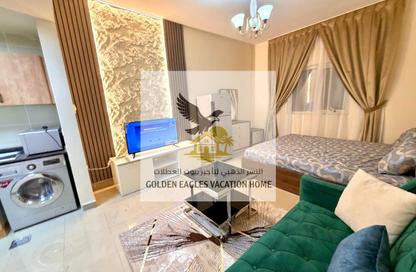 Apartment - Studio - 1 Bathroom for rent in Al Majaz 3 - Al Majaz - Sharjah Apartment - Studio - 1 Bathroom for rent in Al Majaz 3 - Al Majaz - Sharjah