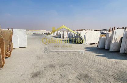 مصنع - استوديو - 2 حمامات للبيع في مدينة الإمارات الصناعية - الشارقة