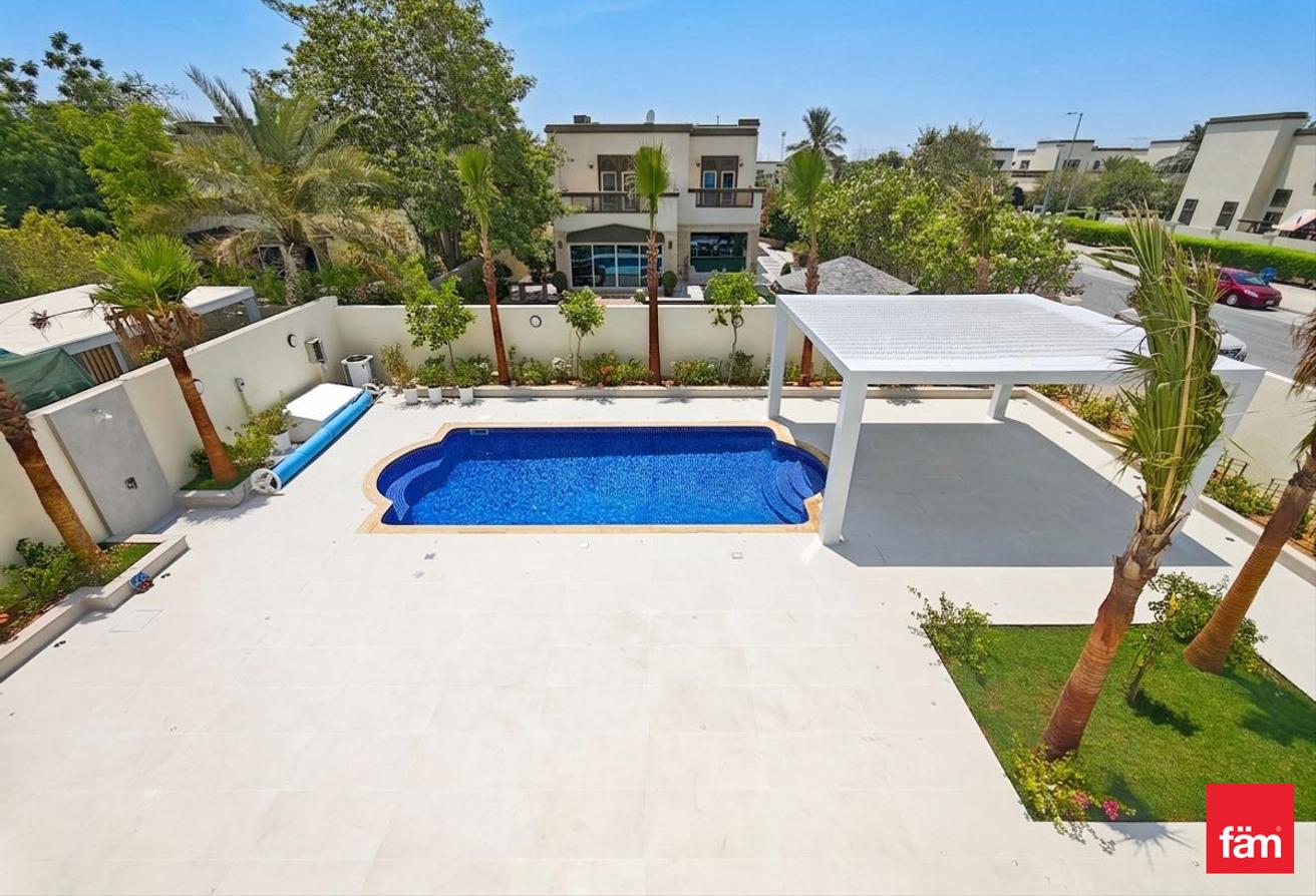 Upgraded | Modern Finishings | Corner | Pool | New photo 21