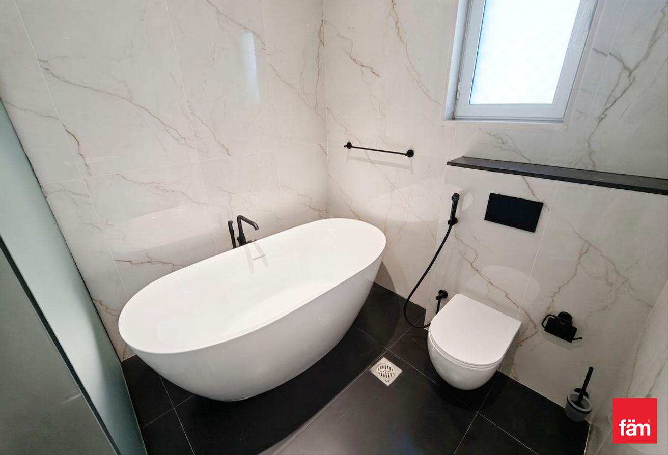 Upgraded | Modern Finishings | Corner | Pool | New photo 11