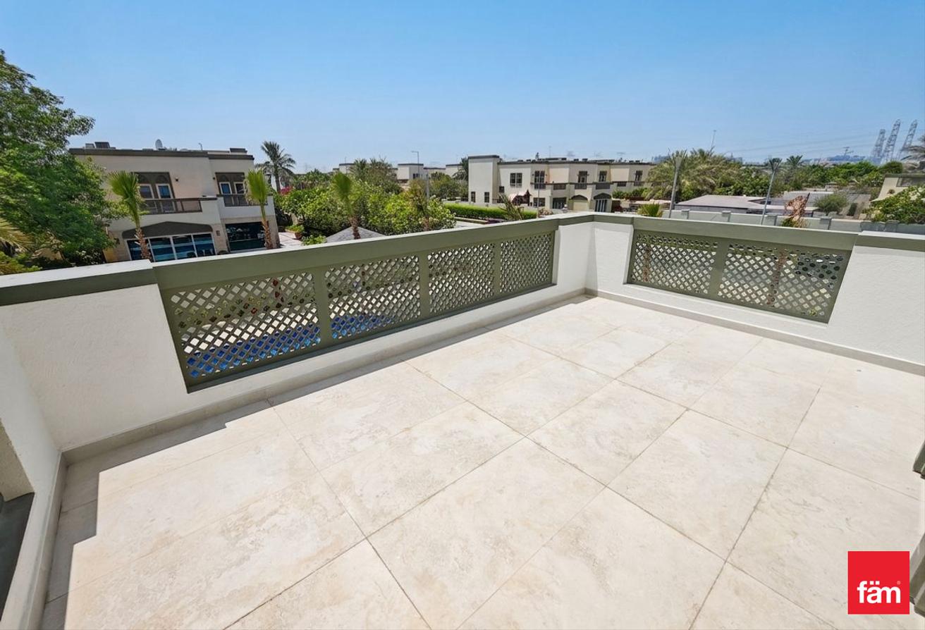 Upgraded | Modern Finishings | Corner | Pool | New photo 17