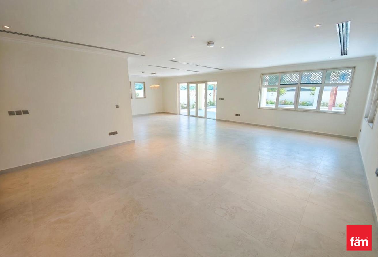 Upgraded | Modern Finishings | Corner | Pool | New photo 7