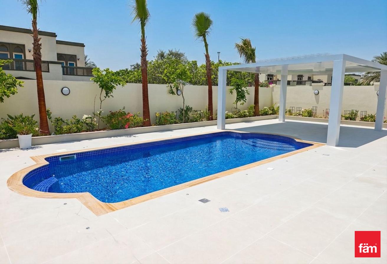 Upgraded | Modern Finishings | Corner | Pool | New photo 27