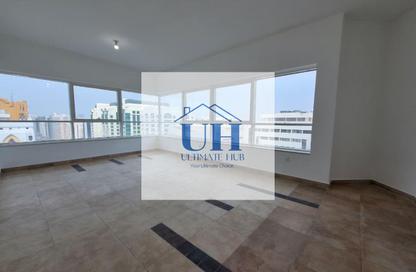 Apartment - 3 Bedrooms - 4 Bathrooms for rent in Hamdan Street - Abu Dhabi
