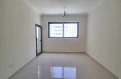 شقة - غرفة نوم - 2 حمامات للايجار في الثاني مويلح - تجارية مويلح - الشارقة